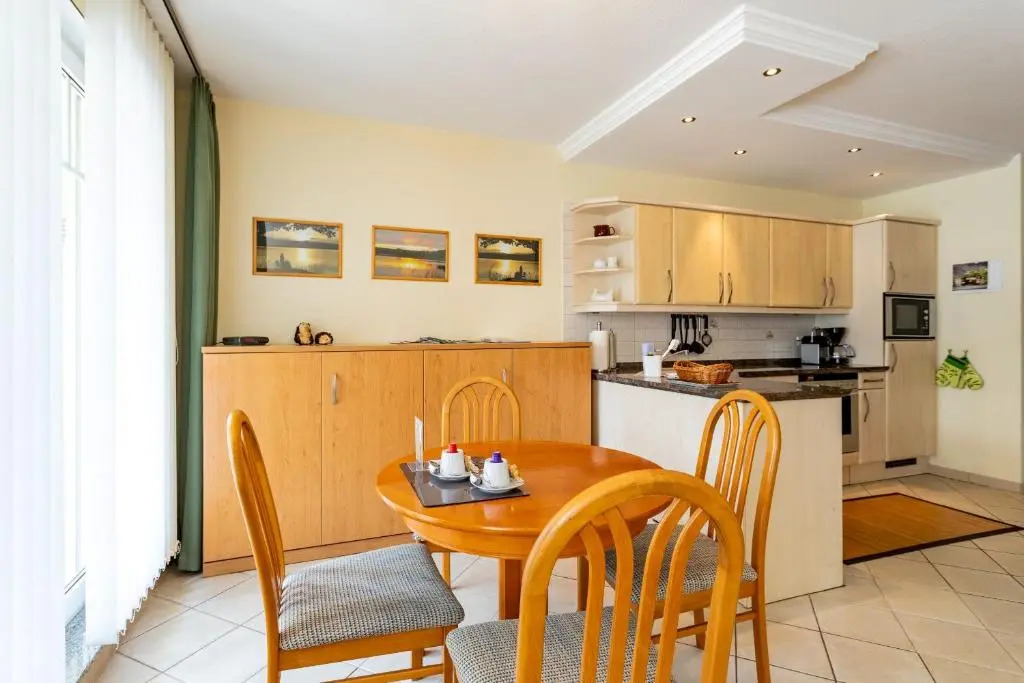 Ferienwohnung Ursula in der Villa zum Kronprinzen direkt gegenüber der Saarow Therme