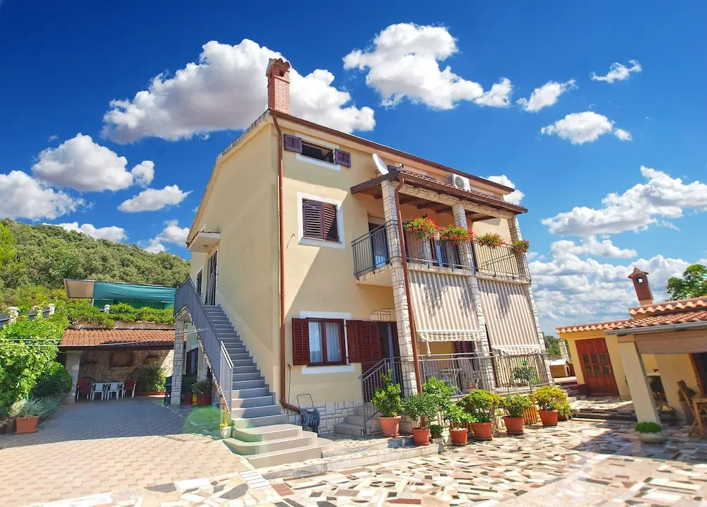 Apartment 539