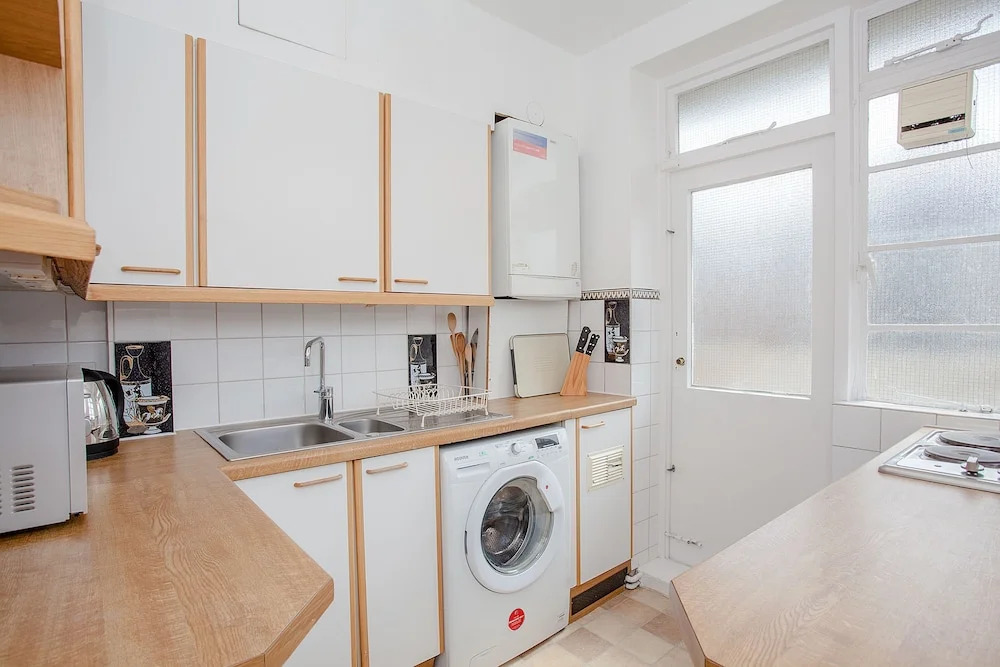 Bright 2 Bedroom Apartment Near Regents Park