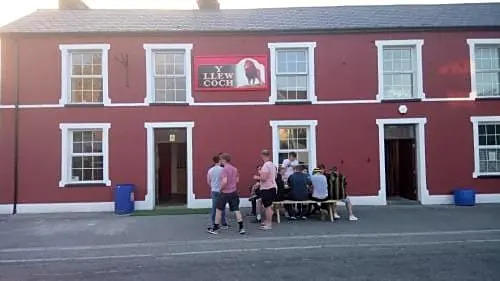 Y Llew Coch Tregaron