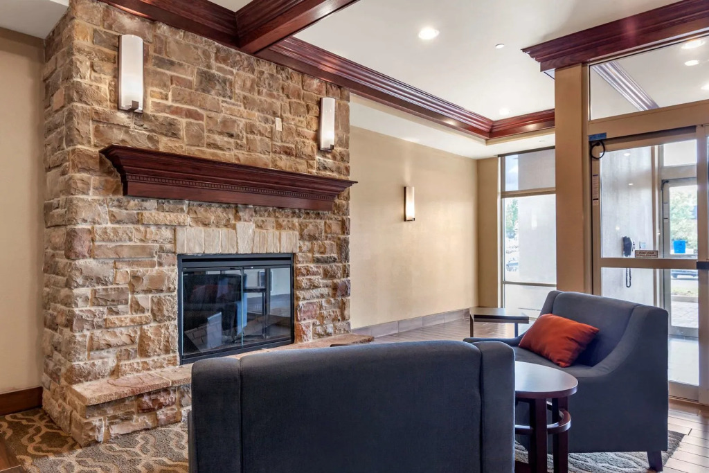 Holiday Inn Express & Suites Milwaukee NW - Park Place by IHG