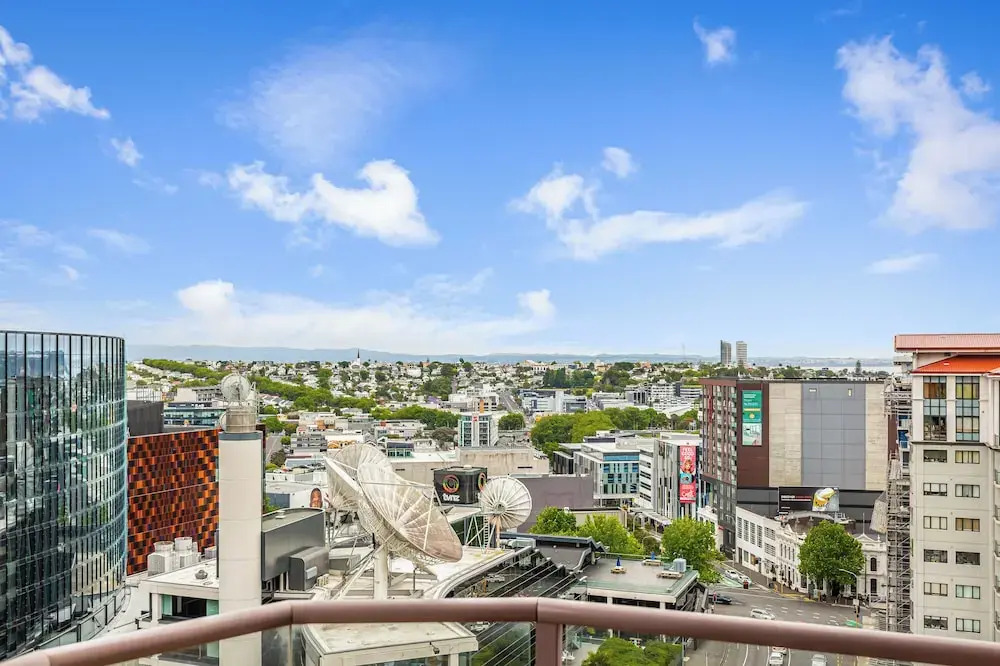 Central CBD Apt | Balcony & Style | Zodiak Stays