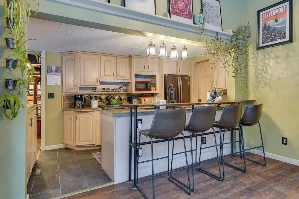 3 Mi to Mount Snow: Spacious West Dover Home