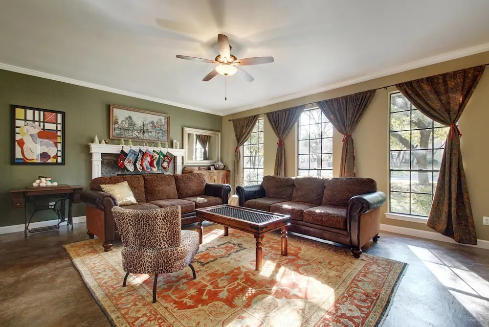 4BR 2.5BA The Lodge on Walnut Creek by RedAwning