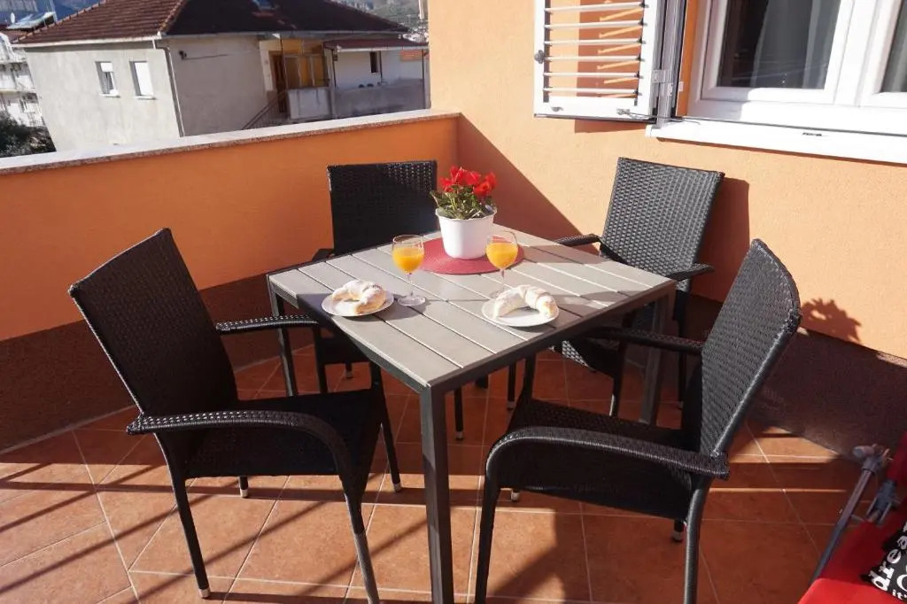 Tomena apartments