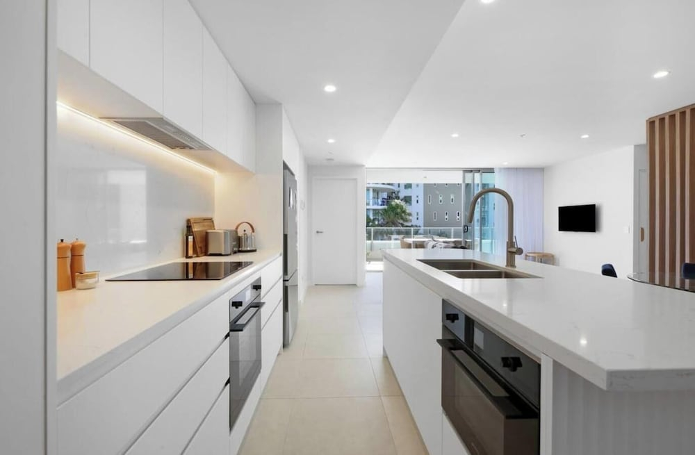 Luxury 2BR Palm Beach Apartment