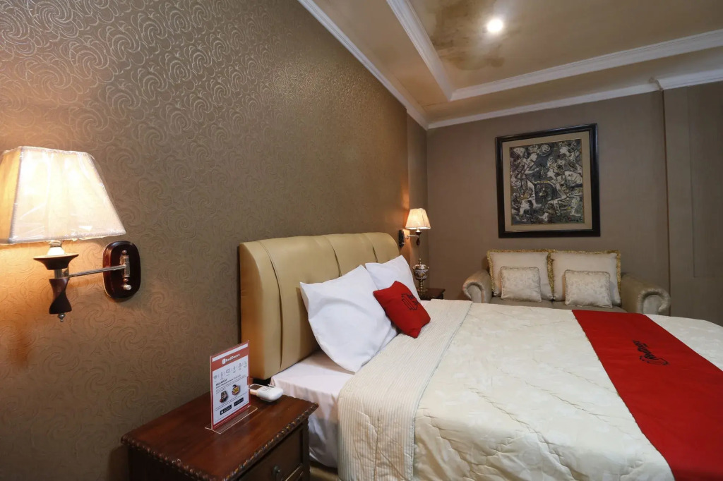 RedDoorz Plus @ Jalan Dharmawangsa