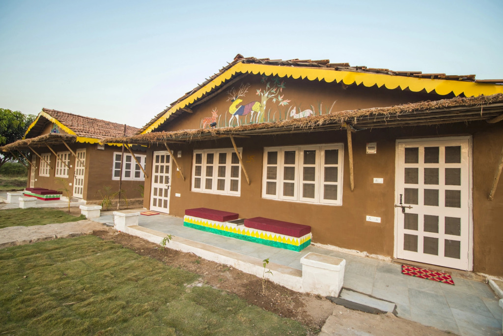 Pachmarhi Foothill Cottages by Vanyum