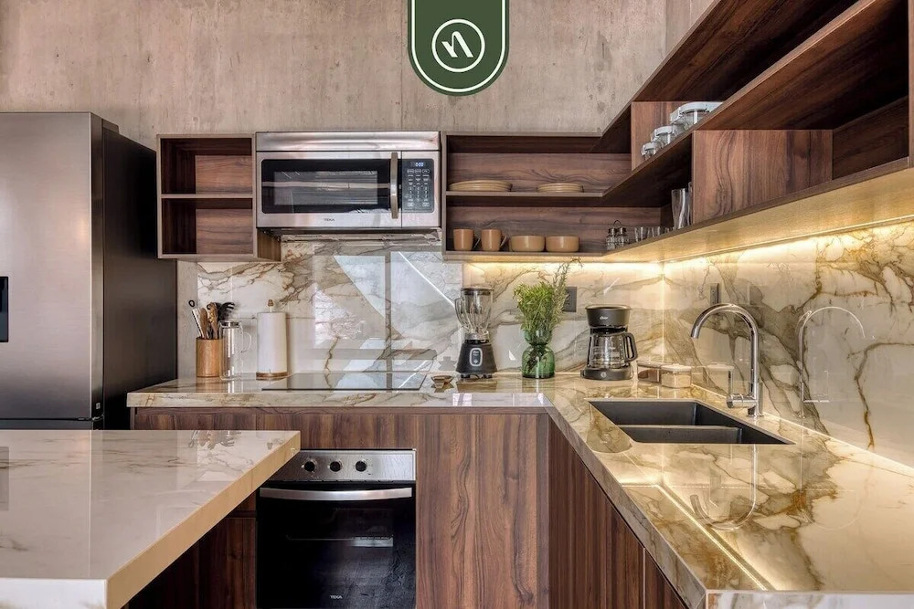 Luxury 3 BR House in Downtown - AC - Peaceful