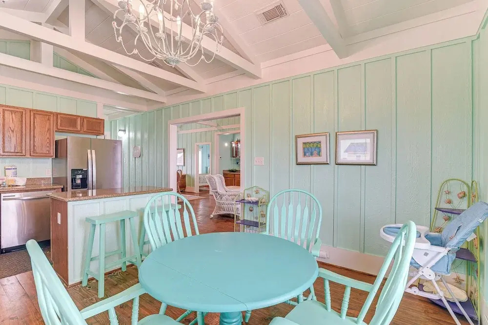 Walk to Beach: Home w/ Hot Tub & Deck in Gilchrist