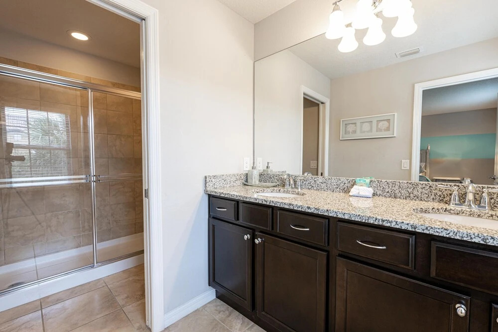 9050wws 6 Bedroom Home by Redawning