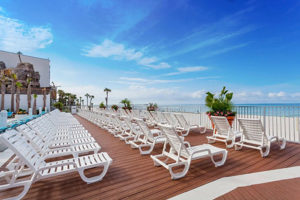 Holiday Inn Express & Suites Panama City Beach - Beachfront by IHG
