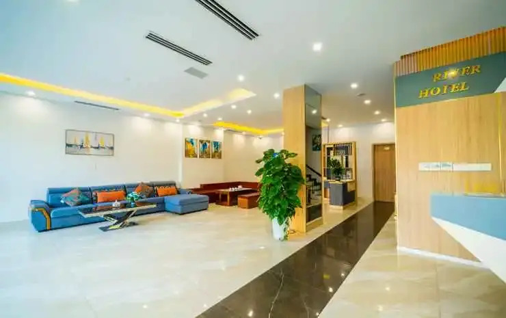 River Hotel