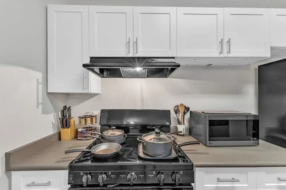 Upscale 1BR Suite to Downtown Raleigh
