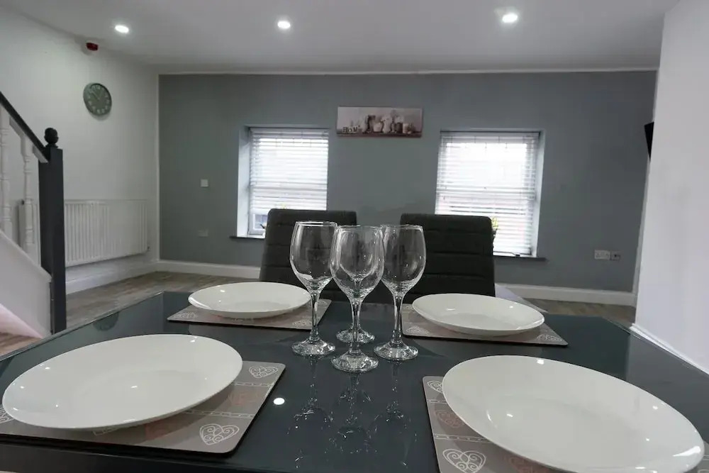 City Centre Modern 4 Person Apartment