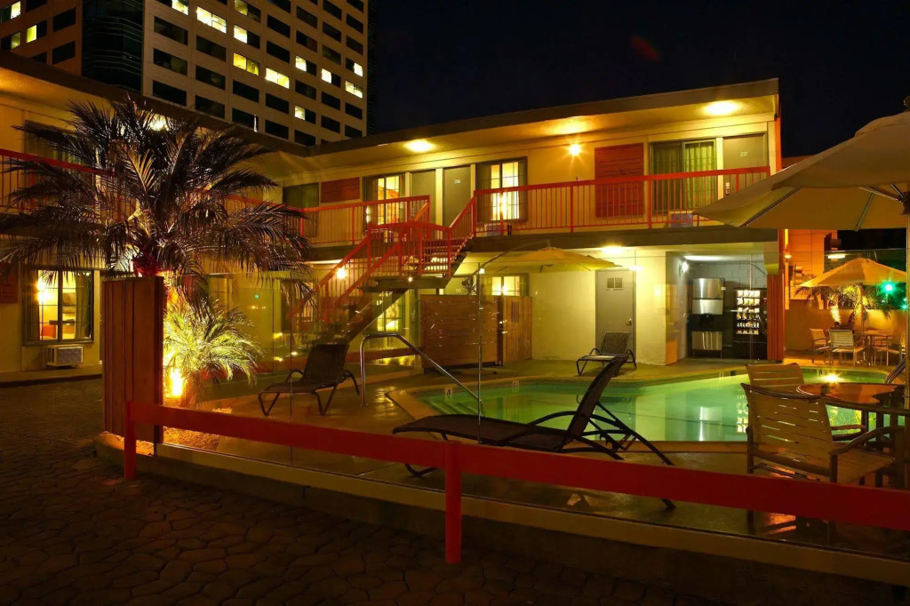 The Tangerine - a Burbank Hotel