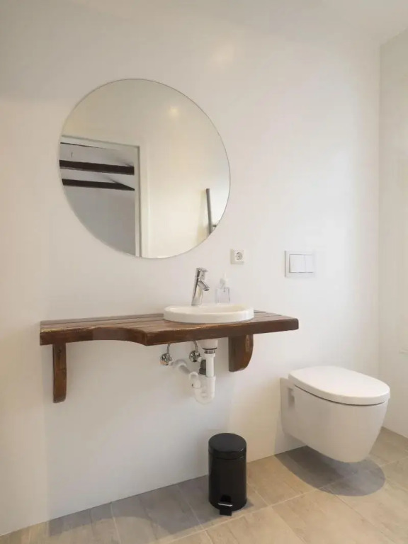 Við Lónið Guesthouse