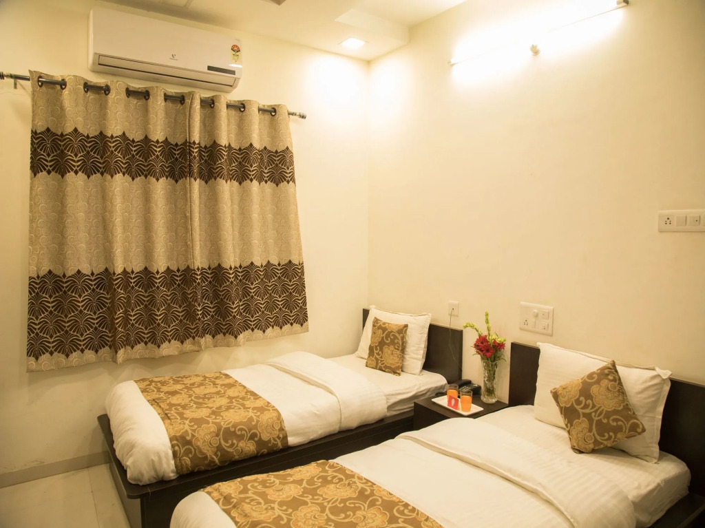 OYO 9023 Dwarka Inn