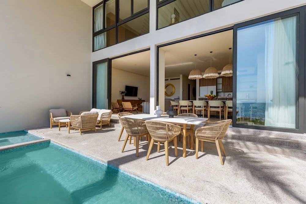 Modern Luxury W Resort Amenities Sleeps 16