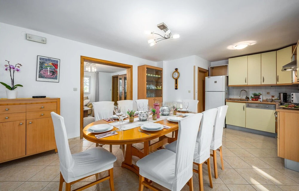 Stunning Home In Marcana