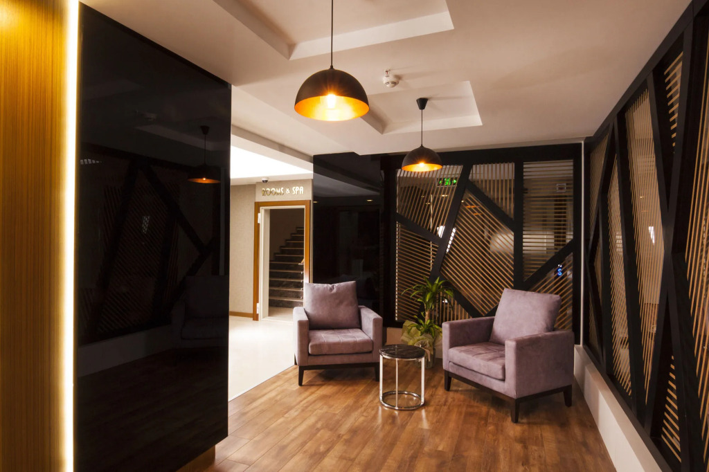 MAJURA HOTEL BUSINESS