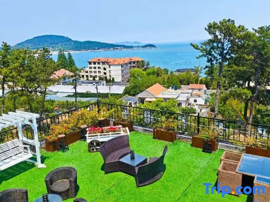 Meet Four Seasons Boutique Art Homestay