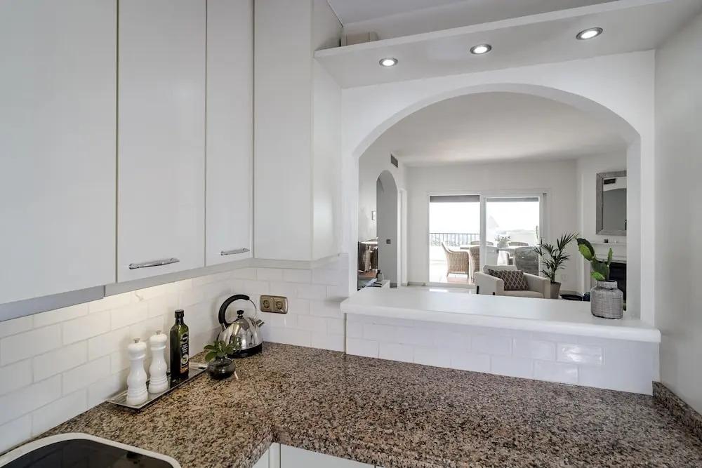 LCM - Modern 3 bedroom apt with stunning views