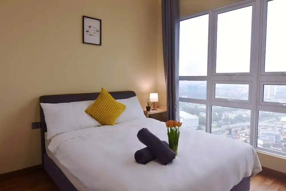 Cozy 1BR Suite at Tritower Steps to JB CIQ