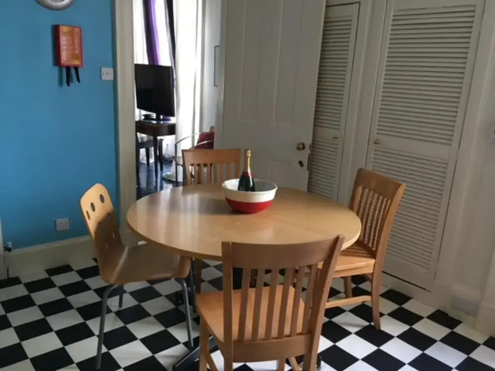Spacious 4 Bedrooms Apartment in City Centre