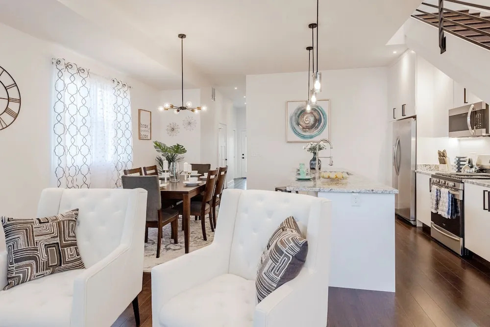 Sanitized Newly Designed Super Chic Indy Home Near Fountain Square!