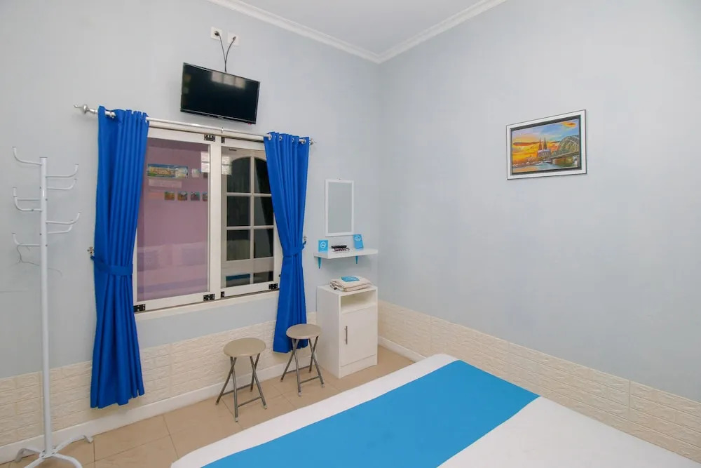 Londres Bed and Breakfast RedPartner near Gembira Loka Zoo
