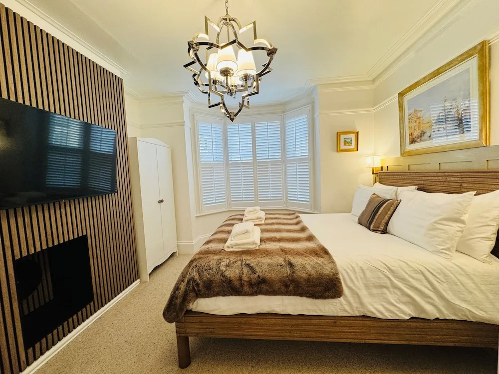 Designer 2 Bedroom Apartment in London With Garden