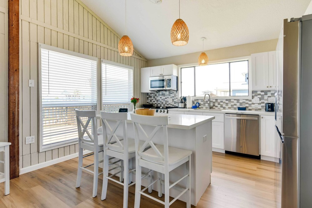 Near Boat Ramp: Home w/ Deck & Grill in Freeport