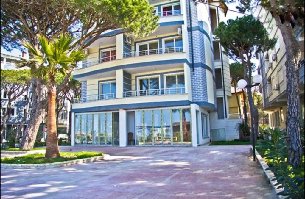 Mali i Robit Beachfront Apartment