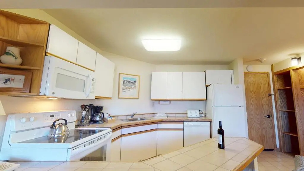 Laurelwood Condominiums Studio Deluxe Unit 107