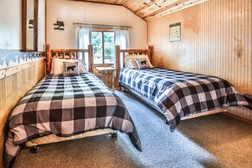 7992 Paton Rd - 3 Br Cottage