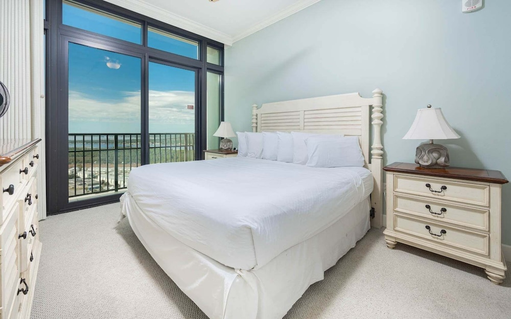 The Oasis 2701 Formerly Phoenix West Ii 2701 4 Bedroom Condo