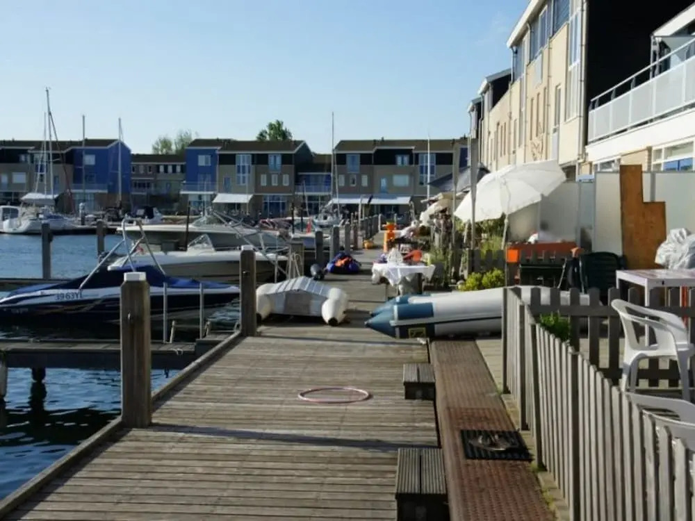Comfortable House Directly at Veerse Meer