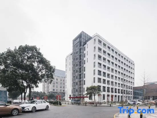 BaseLIVING Zhangjiang Serviced Apartment
