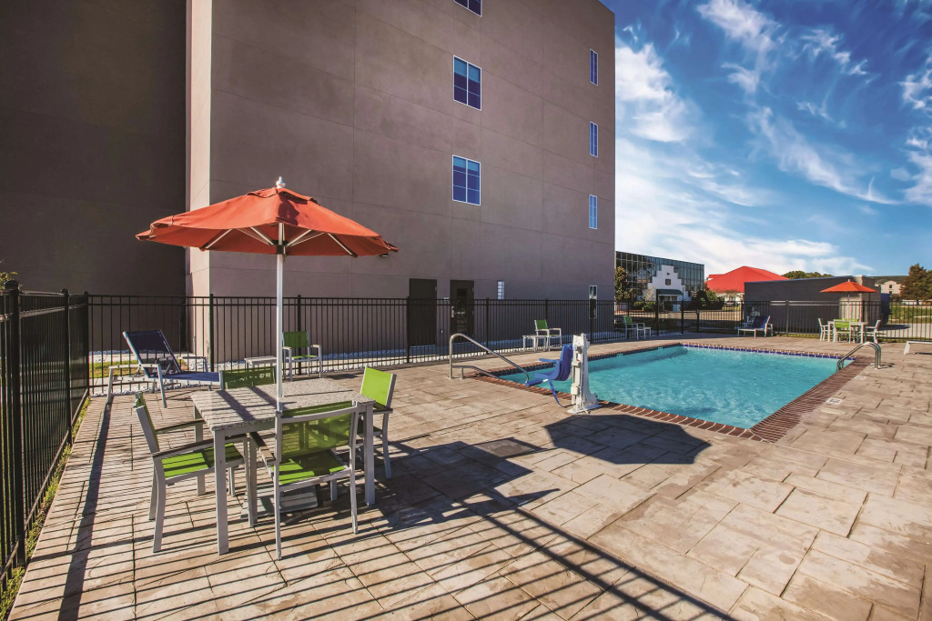 La Quinta Inn & Suites by Wyndham Baton Rouge - Port Allen
