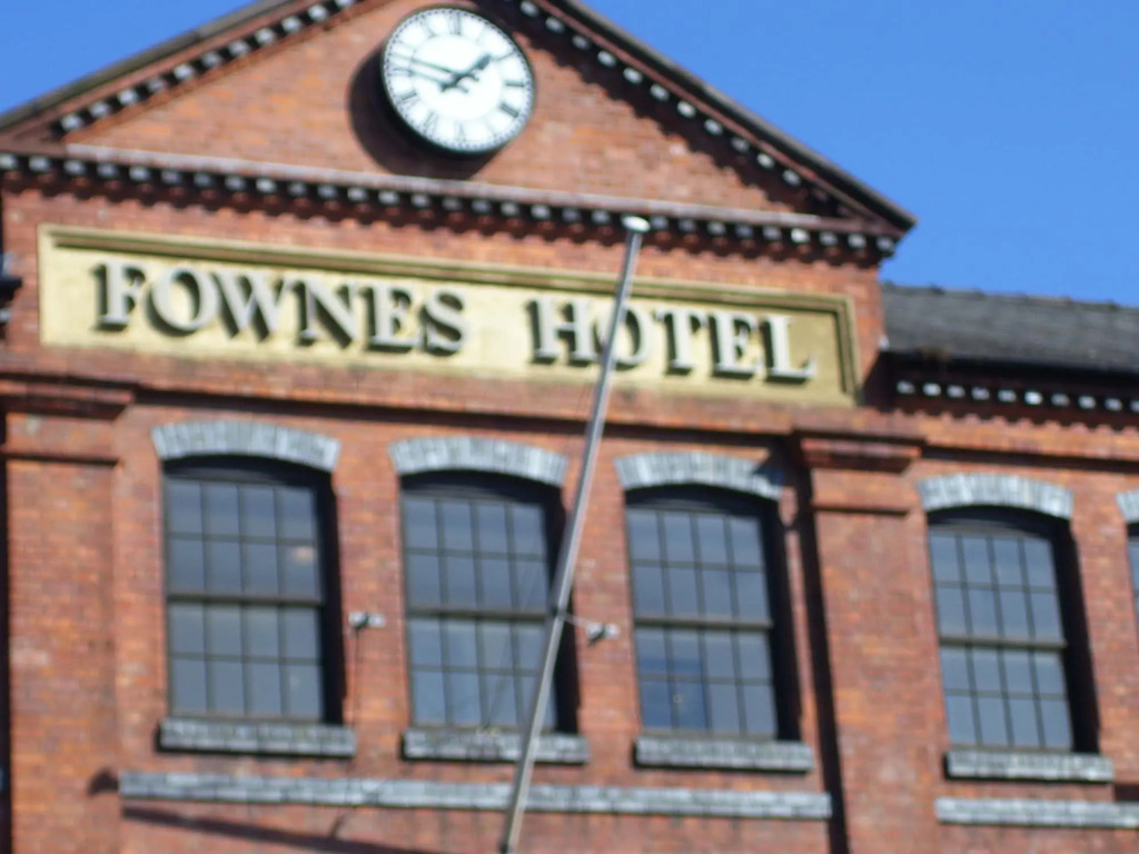 Fownes Hotel