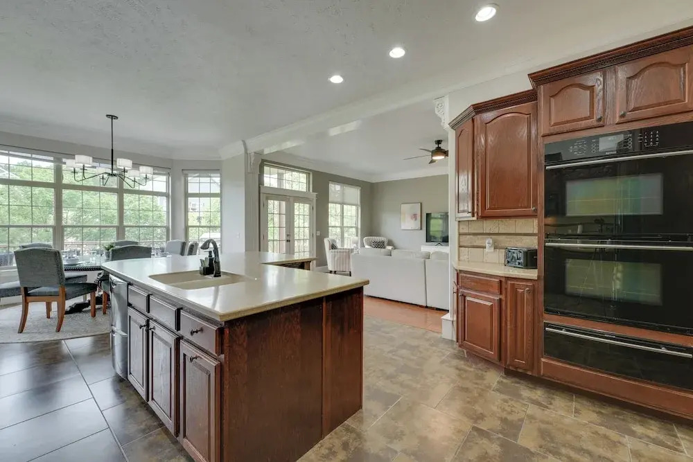 4 Mi to Branson Landing: Huge Home w/ Game Room!