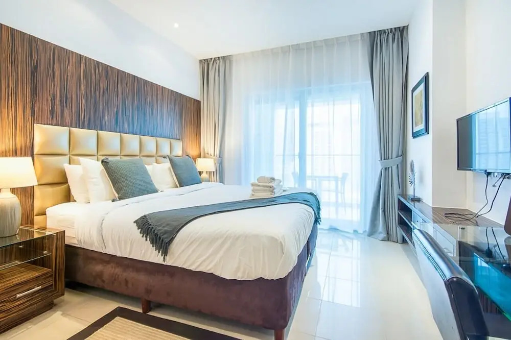 Jlt Bonnington Tower 1 Br Apartment Lake View