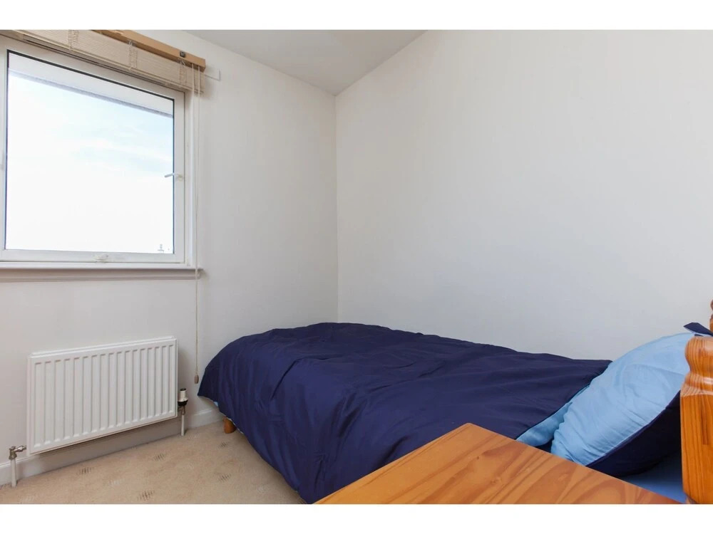 Bright, Modern 2BR Flat for 3 With Parking