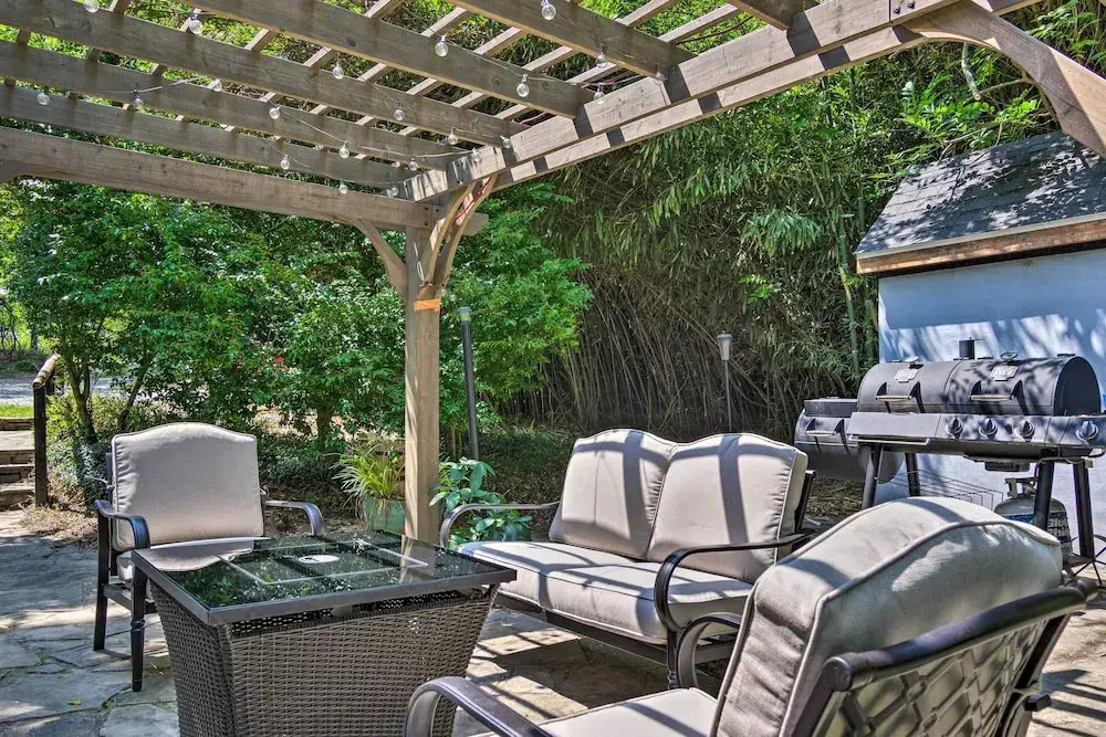 Blue Ridge Mountains Cottage w/ Pergola & Fire Pit