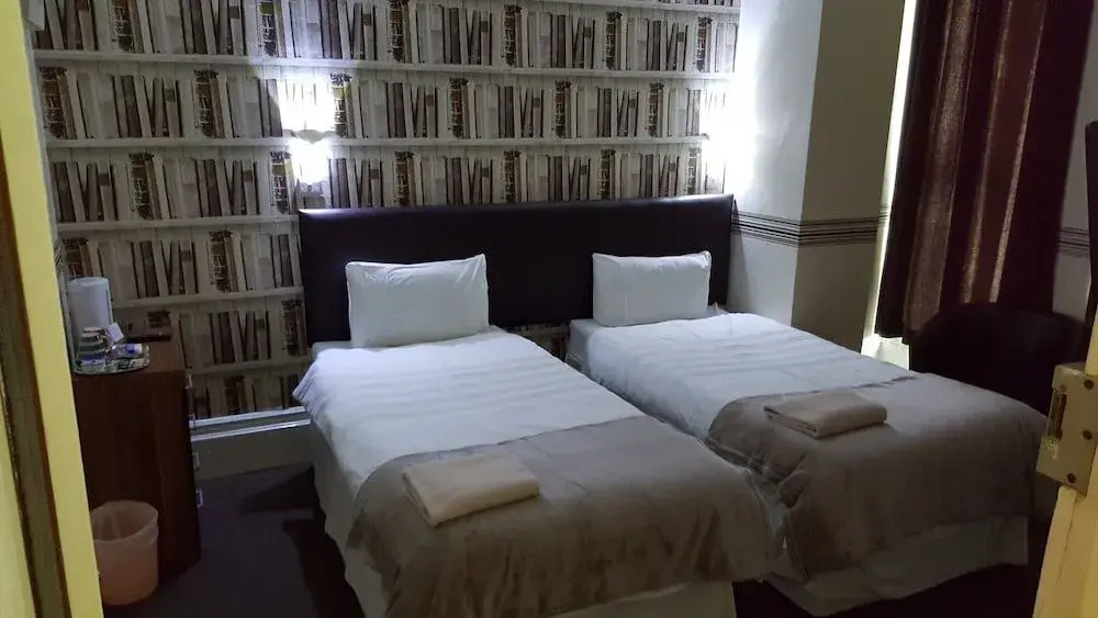 Portsmouth Budget Hotels - All rooms are EN-SUITE