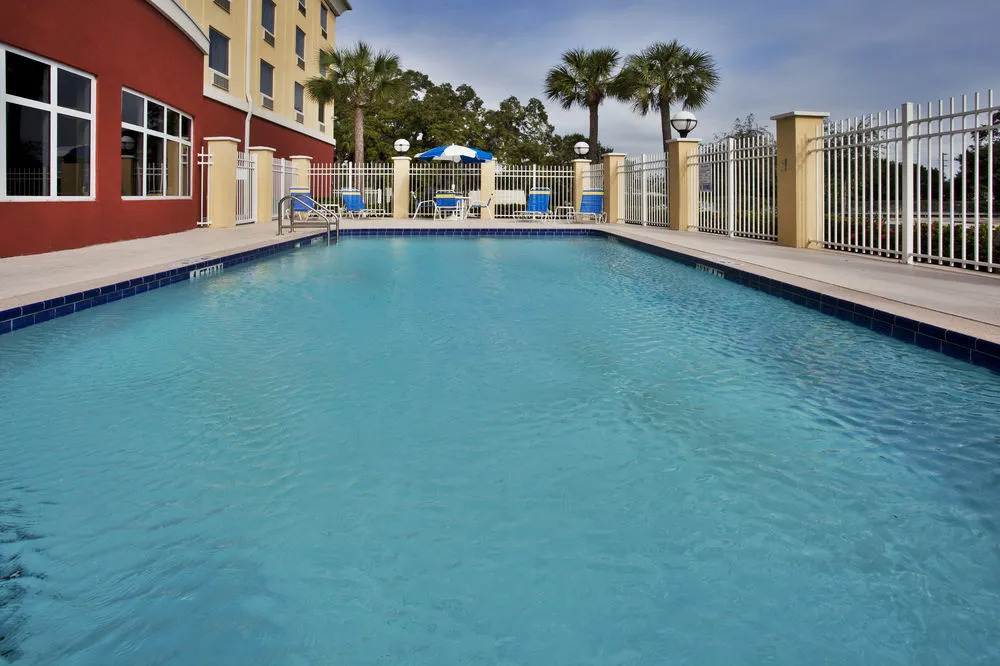 Holiday Inn Express Hotel & Suites St. Petersburg North (I-275)