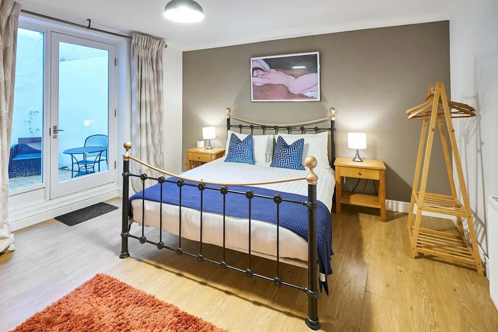 Host Stay Garden Flat