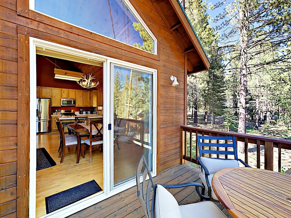 3BR Pine Forest House in Truckee Tahoe Donner by RedAwning