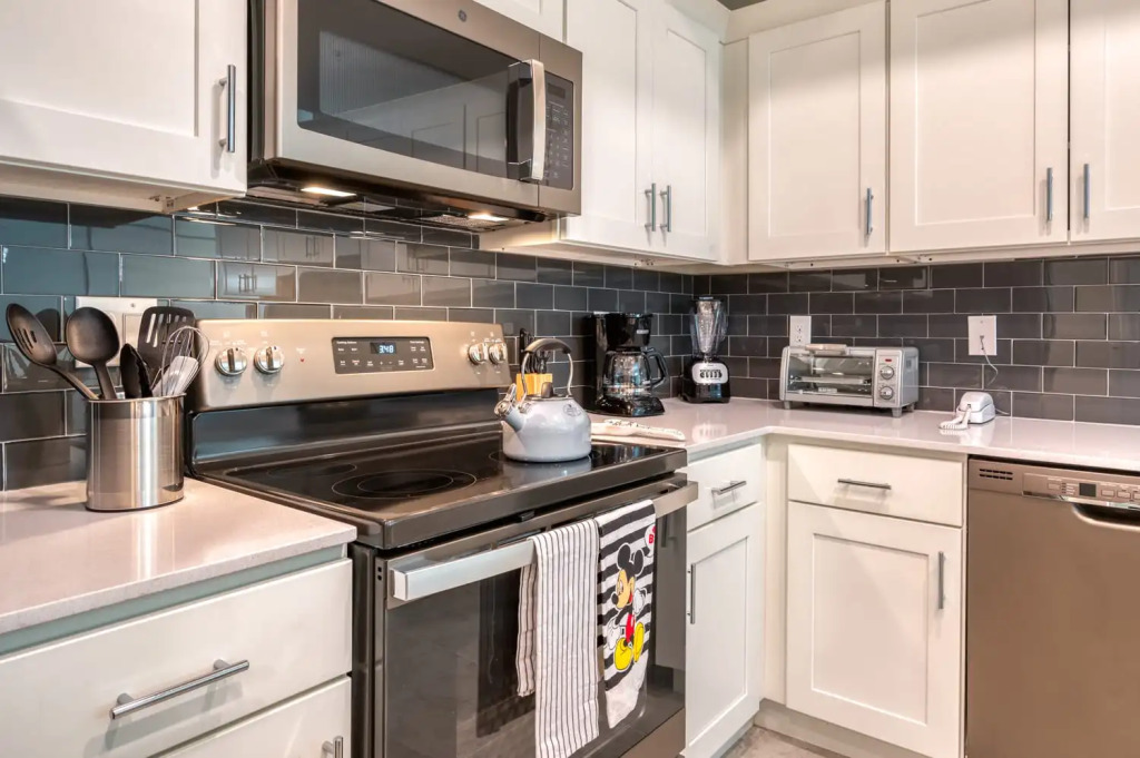 Sweet home condo with Mickey themed bedroom near Disney